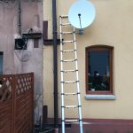 montaż anteny satelitarnej na wysokości na ścianie